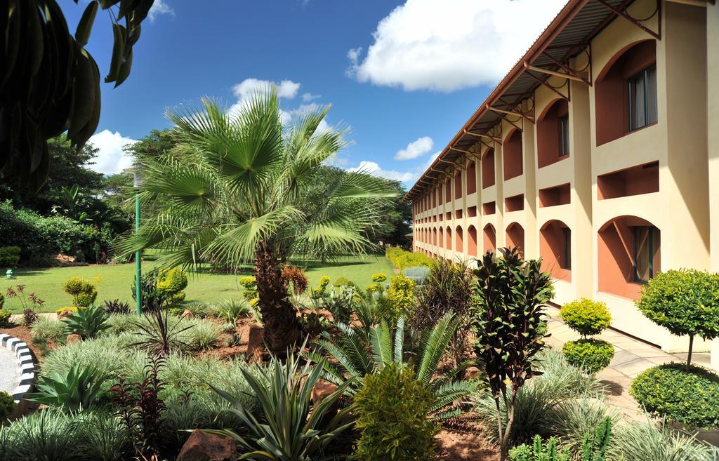 M'Kango Golfview Hotel Lusaka Exterior photo
