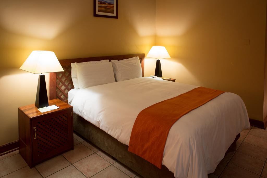 M'Kango Golfview Hotel Lusaka Room photo
