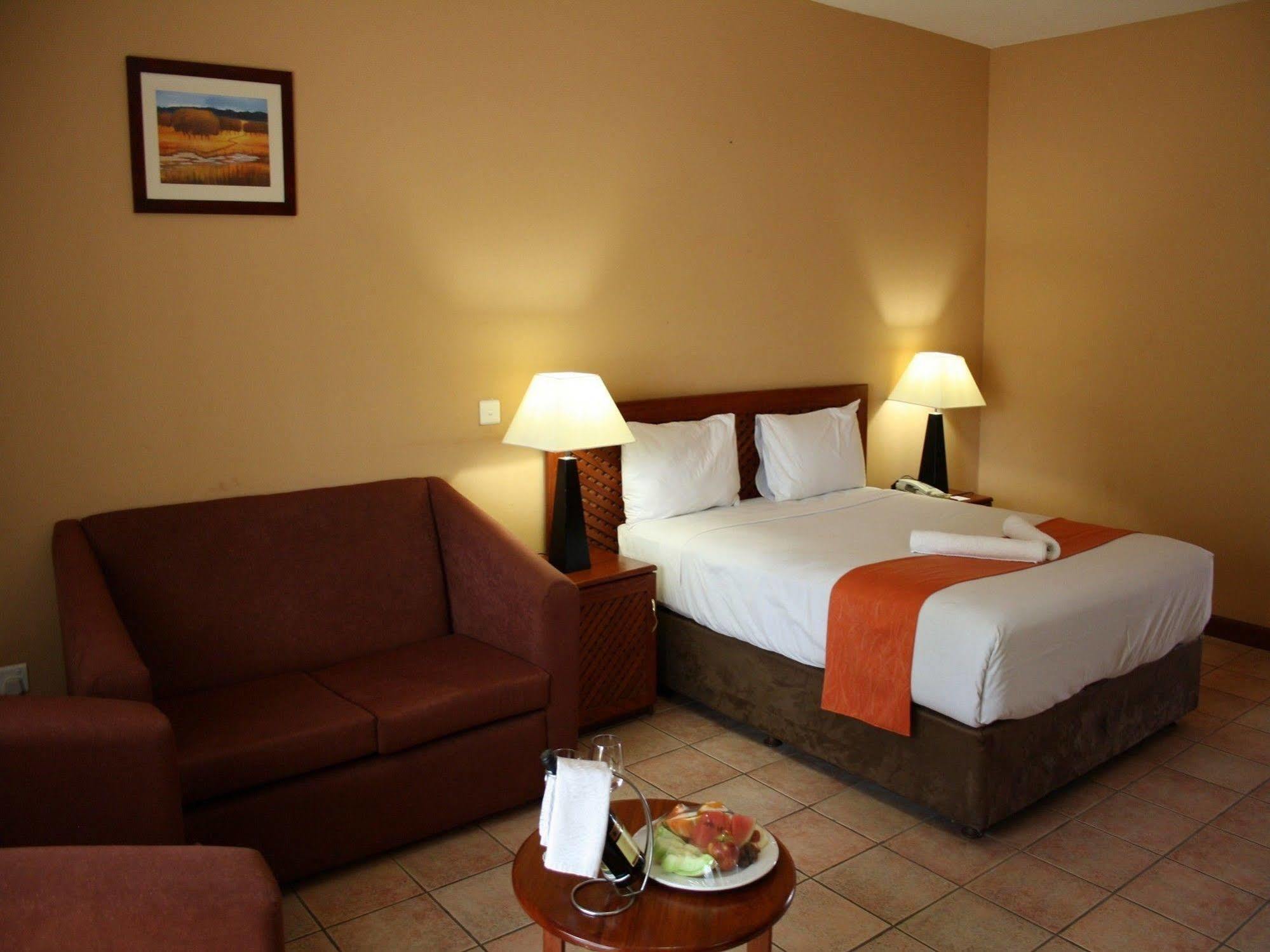 M'Kango Golfview Hotel Lusaka Exterior photo
