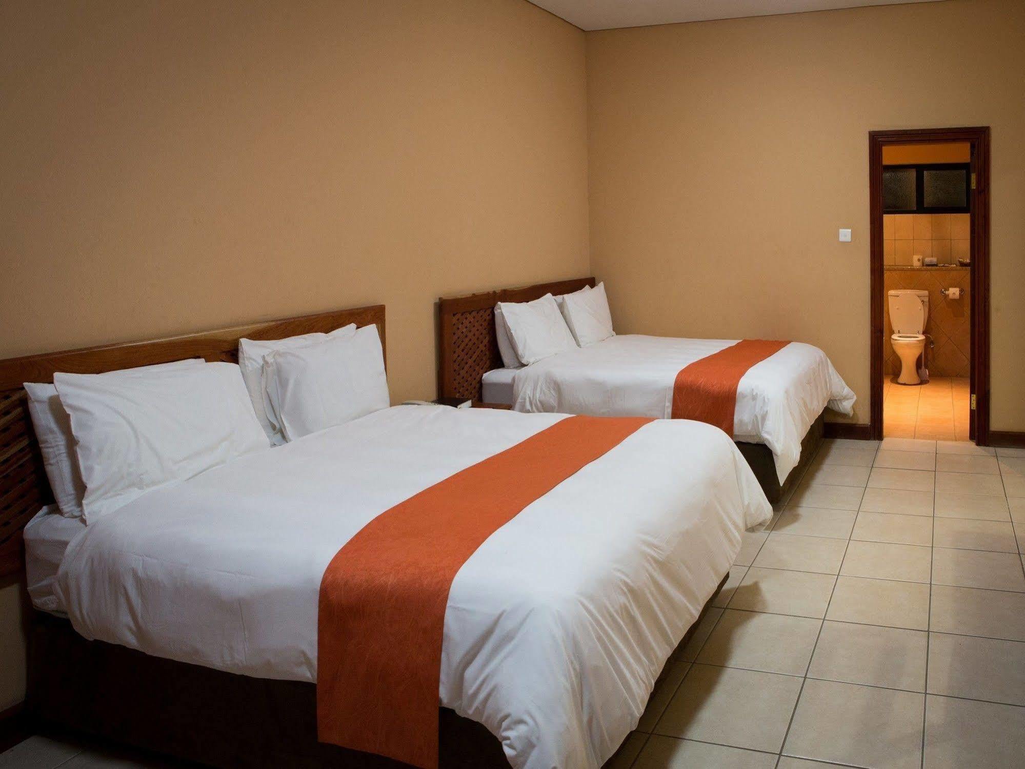 M'Kango Golfview Hotel Lusaka Exterior photo
