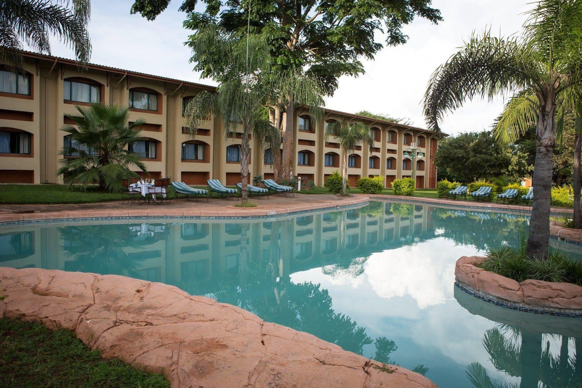 M'Kango Golfview Hotel Lusaka Exterior photo